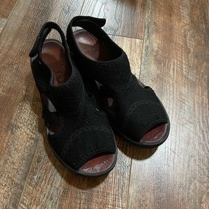 BZee sandals size 10